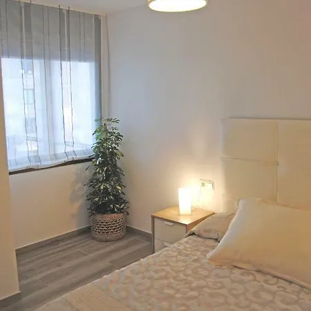 Recently Refurbished With Sea Views. Appartamento *