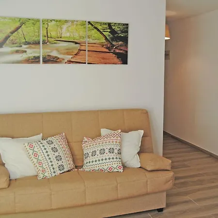Apartmán Recently Refurbished With Sea Views. *